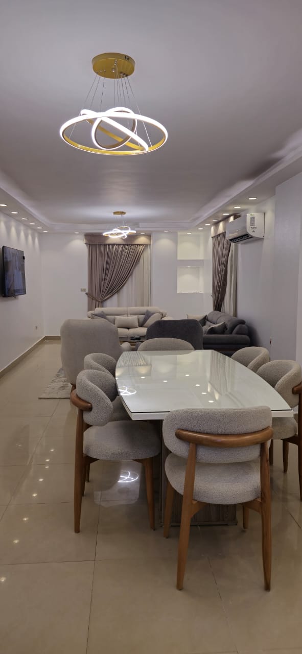 شقه مفروشه فندقيه بشارع عبد الحكيم الرفاعي