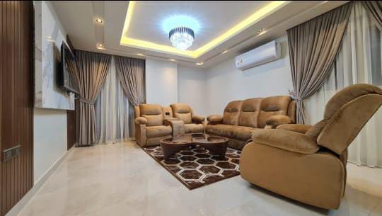 شقه مفروشه فندقيه بشارع معز الدوله 8